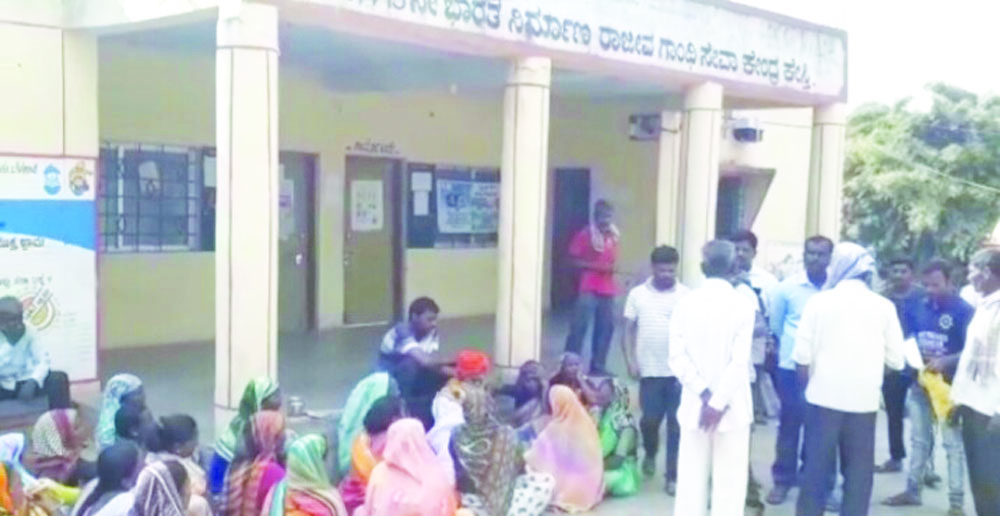 ಗ್ರಾಪಂ ಮುಂದೆ ಶವ ಇಟ್ಟು ದಲಿತರ ಪ್ರತಿಭಟನೆ